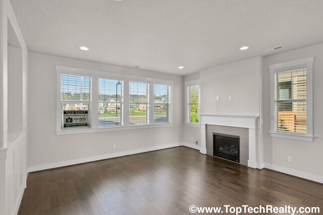 Foto del edificio - Gorgeous 4 BD, 2.5 BA Home In Bethany Cree...
