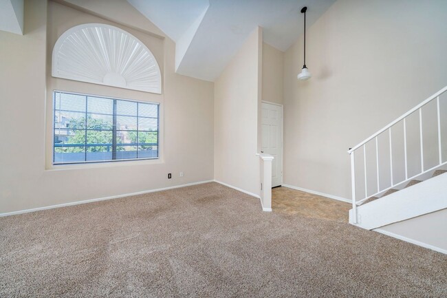 Building Photo - 3+2+Loft, Corner Unit, 2-Car Garage!