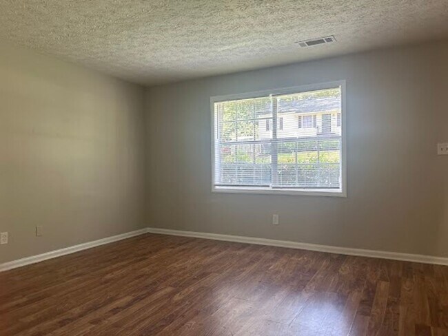 Foto del edificio - 1015 Cedar Ave