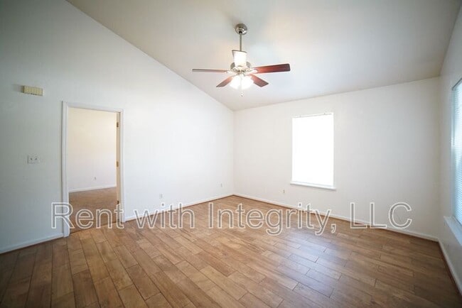 Building Photo - 6315 N Placid Pl
