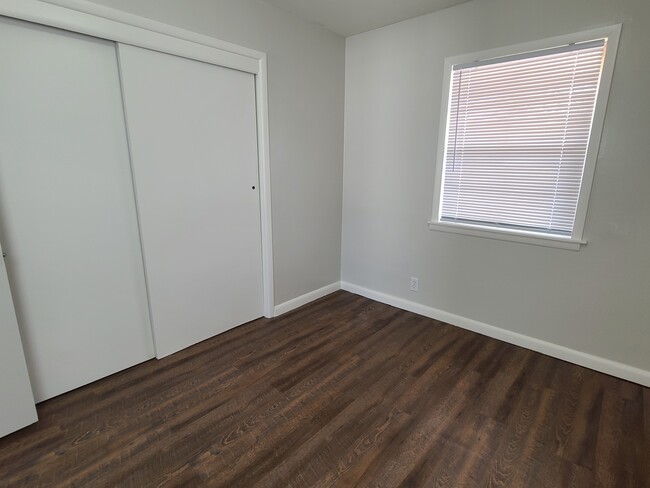 Building Photo - 307 SE Avondale Ave