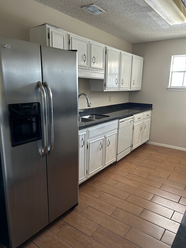 Foto del edificio - 700 W Fern Ave