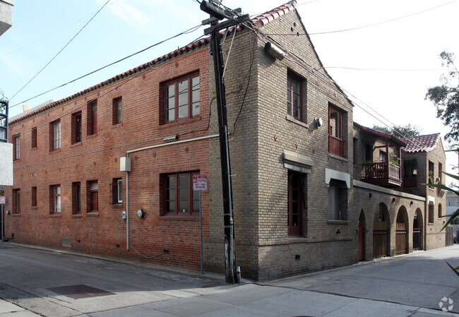 Primary Photo - 15 Eastwind St