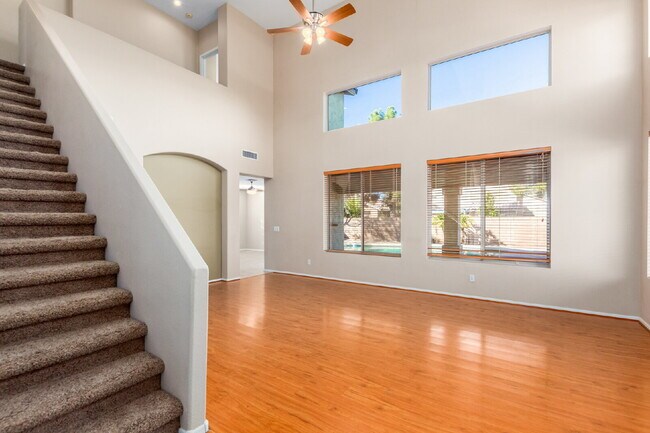 Building Photo - 1462 W. Roadrunner Dr.