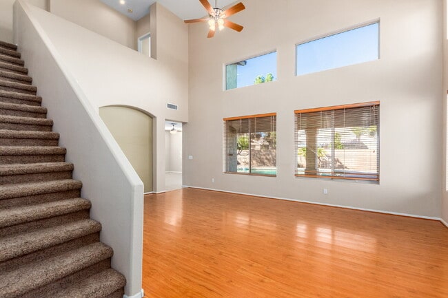 Photo - 1462 W Roadrunner Dr House