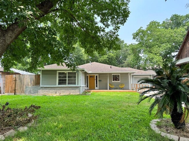 Building Photo - 805 Jaquet Dr