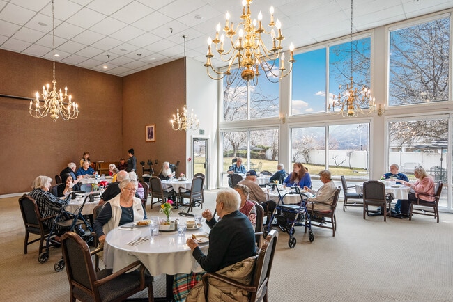 Dining Hall - Cove Point Retirement - Independent Living