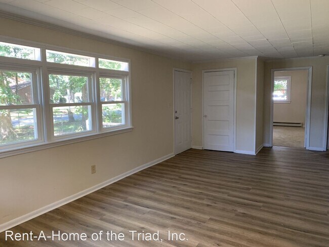 Building Photo - 2 br, 1 bath House - 305 Berryman St