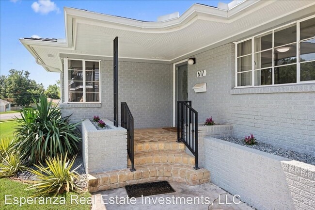 Building Photo - 3 br, 2 bath House - 617 S University Dr