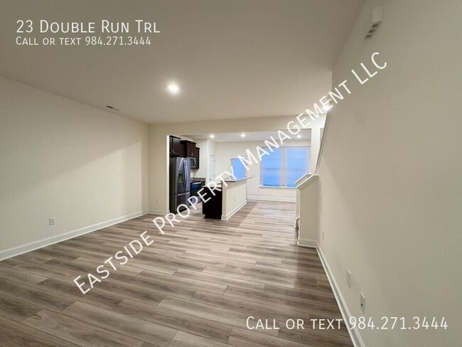 Foto del edificio - Come see this lovely townhome in a desirab...