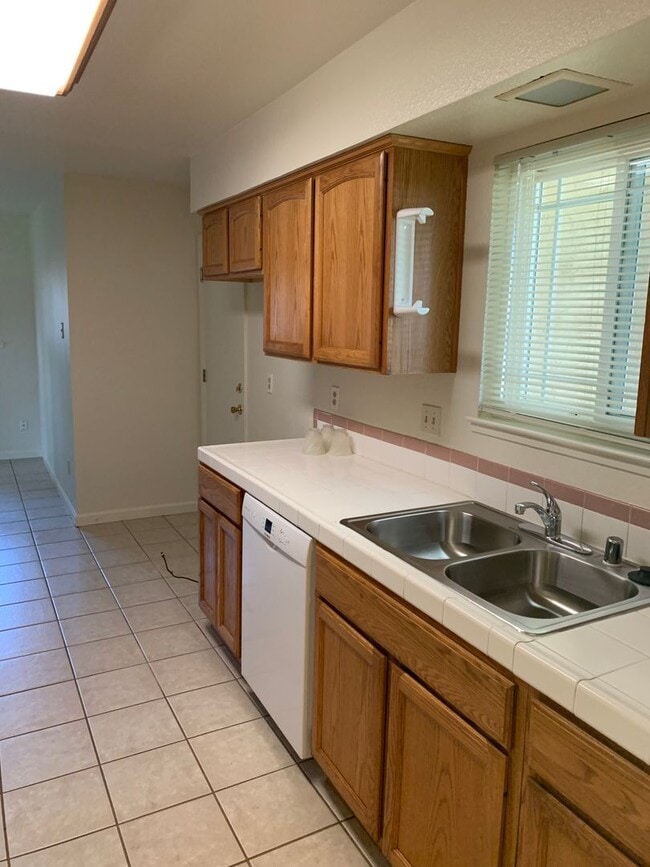 Building Photo - Nice 4 bedroom, 2 bathroom home in Citrus ...