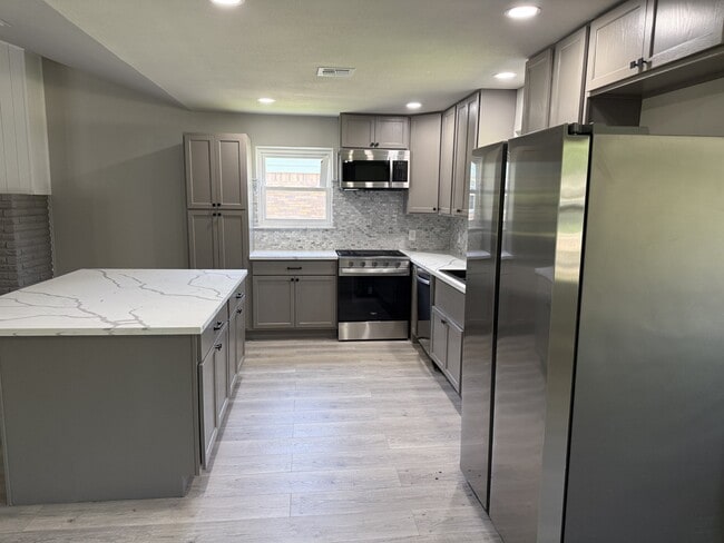Building Photo - 135 Highland Terrace Dr