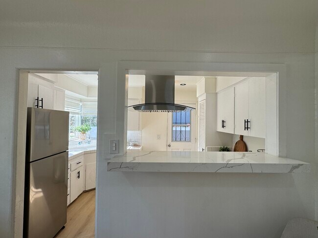 Foto del edificio - 2754 S Barrington Ave