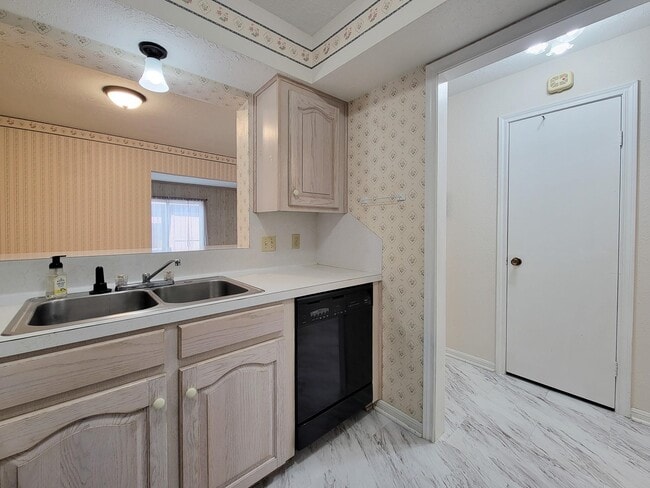 Foto del edificio - 1815 Country Village Blvd