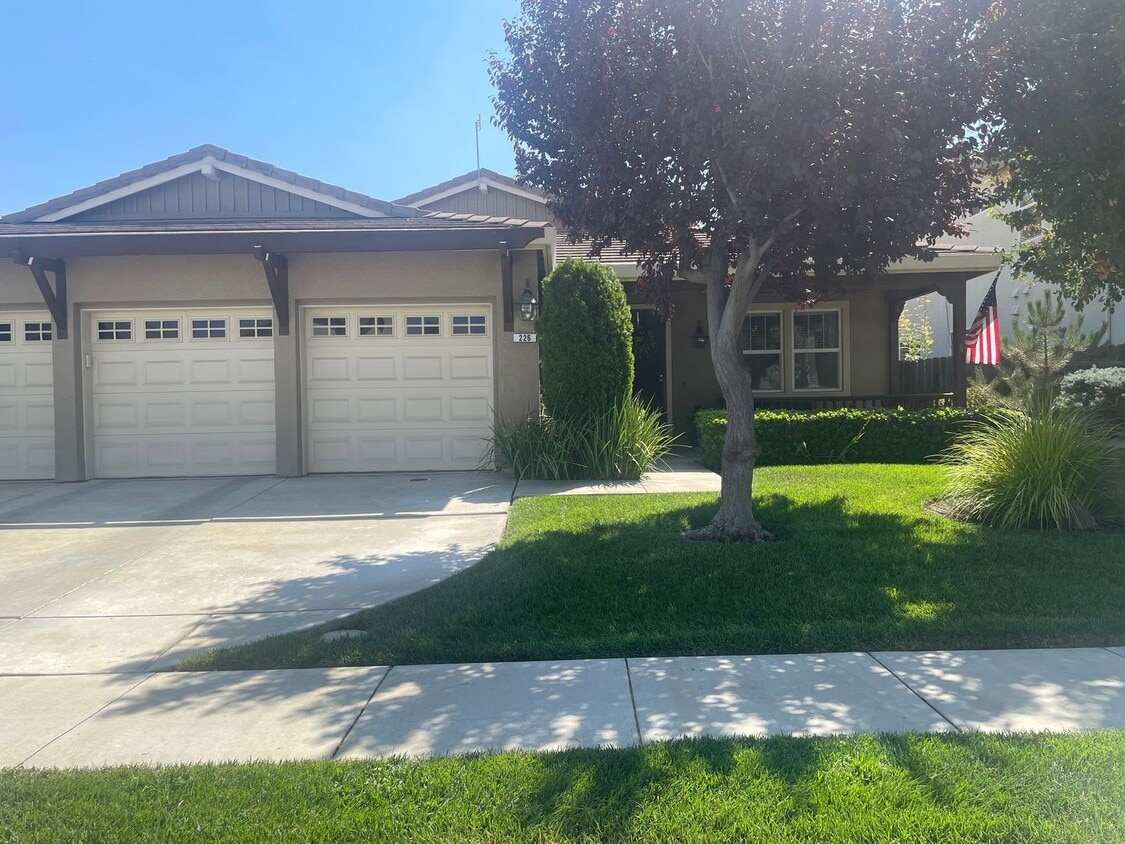 Primary Photo - 226 Sorrel Ct