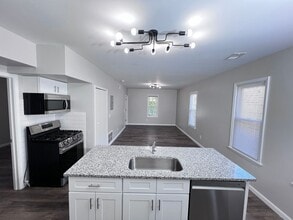 Building Photo - 5651 Plumer St