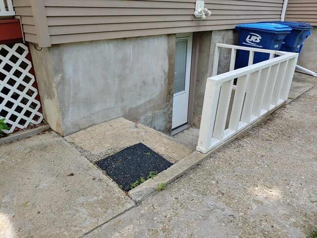 Building Photo - 1422 Oakwood Ave