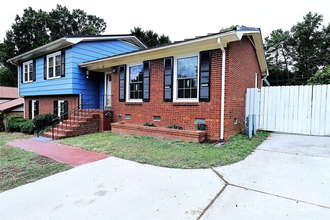 Building Photo - 3225 Olde Creek Trail