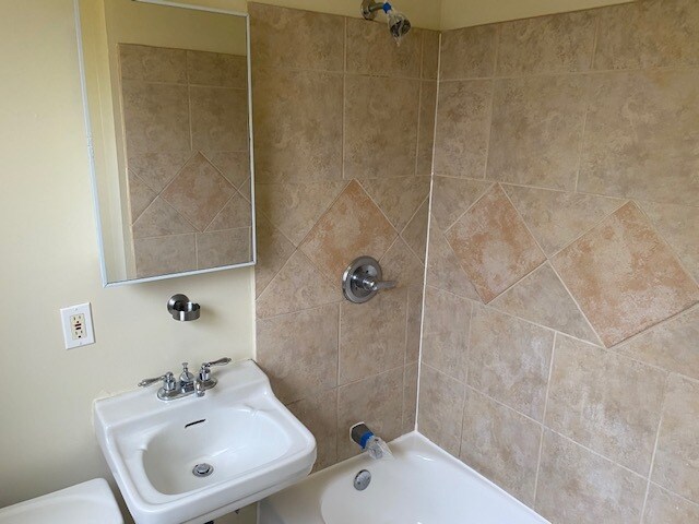 Building Photo - 2826 1/2 Huron St