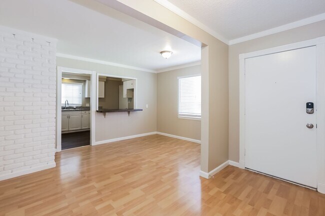 Foto del edificio - 2074 W Victoria Ave