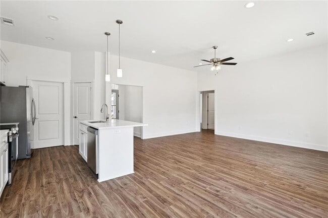 Building Photo - 60404 Aqua St