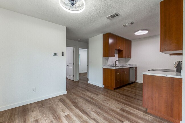 Foto del edificio - Charming 3-bedroom duplex nestled in the heart of the Great Northwest