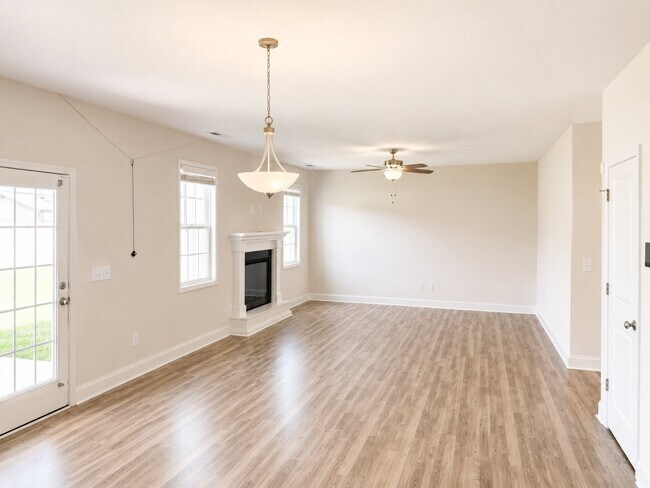 Foto del edificio - 2120 Lunsford Dr