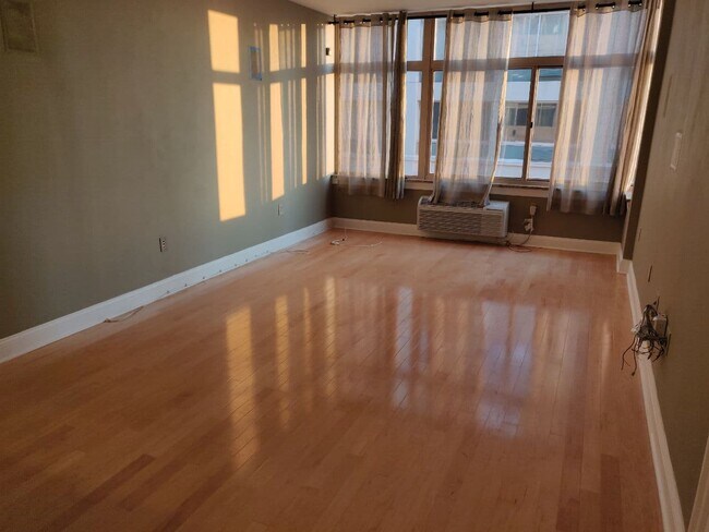 Living Room - 10 Regent St