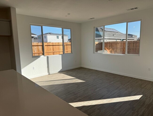 Building Photo - 5883 W. Austin Way  (Ashlan & Bryan)