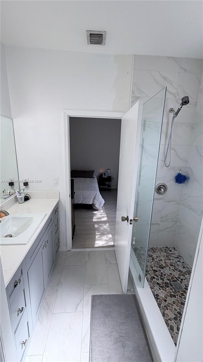 Foto del edificio - 10686 SW 8th St