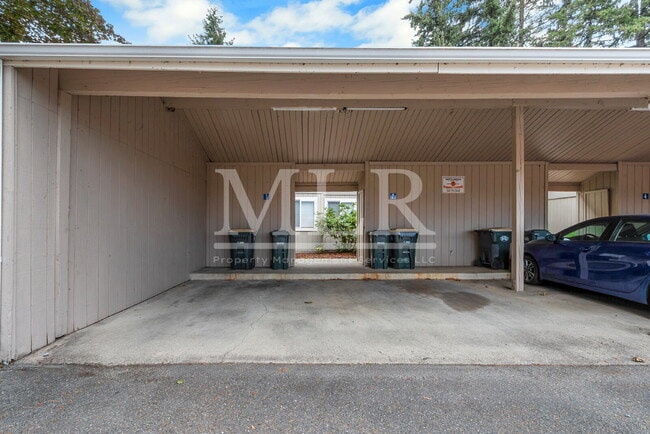 Building Photo - Modern Comfort in Tumwater – Renovated Ups...