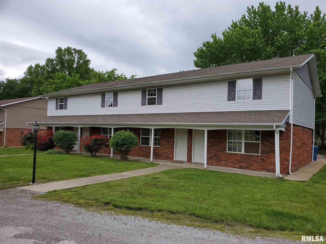Primary Photo - 147 Village Dr