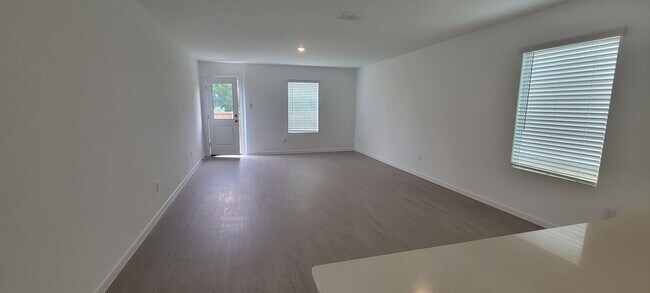 Foto del edificio - Charming 3-Bedroom Home for Rent in Providence Village