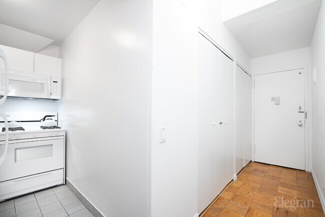 Building Photo - 201 E 69th St