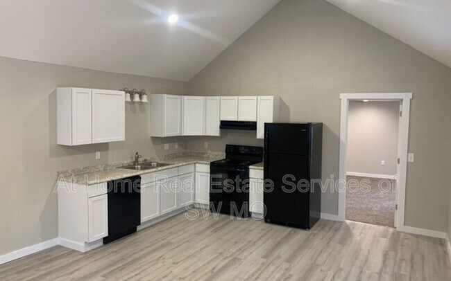 Building Photo - 2097 W Farm Rd 96