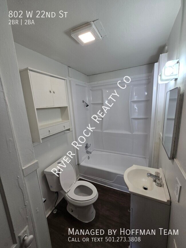 Foto del edificio - 802 W 22nd St