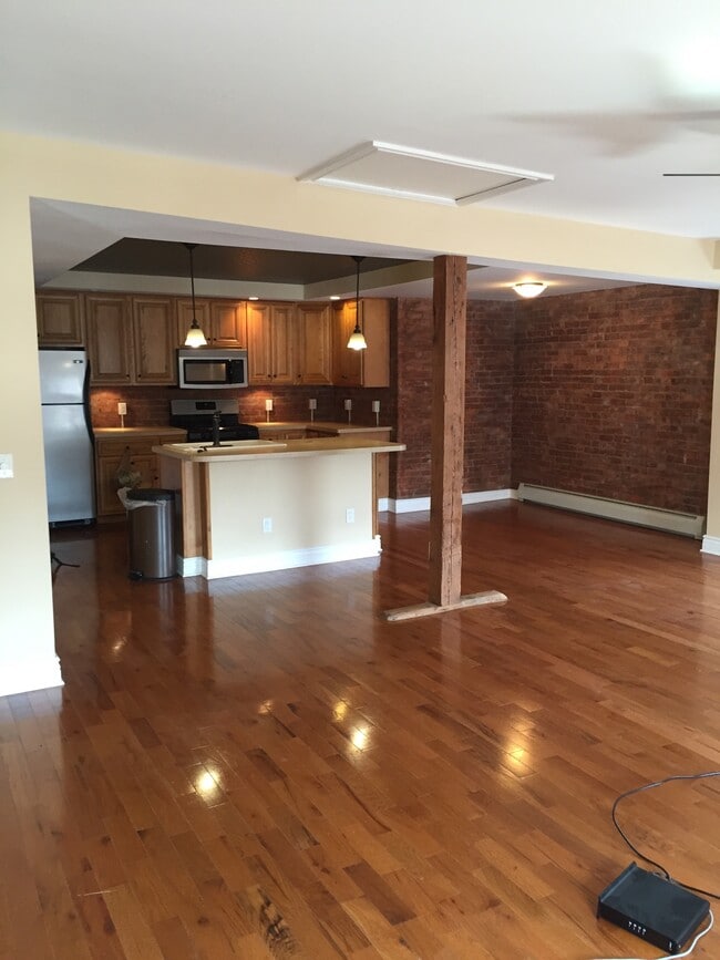Foto del edificio - 23 S Main St Apt 5