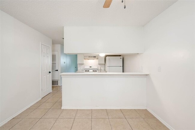 Building Photo - 3306 Dolphin Dr