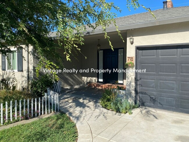 Building Photo - Move In Special!! Back On The Rental Market Great Single Story Three Bedroom Home!!!