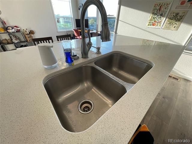 Foto del edificio - 1584 Castle Creek Cir