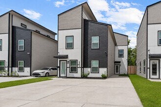 Building Photo - 8161 Tate St
