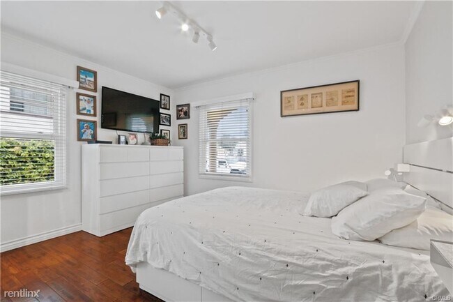 Building Photo - 3 br, 2.5 bath House - 3706 S Meyler St