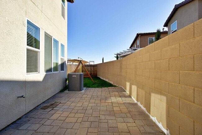 Building Photo - Fresno SouthEast Home, Gated Community, Cl...