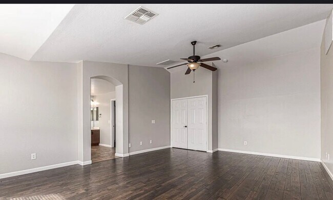 Foto del edificio - 5 BEDROOM HOME IN GILBERT WITH SOLAR/RV GATE