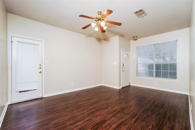 Foto del edificio - 2403 Curry Loop