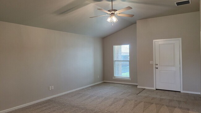 Building Photo - Beautiful 3/2/2 Brick home located in Bell...