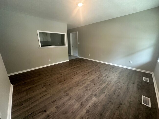 Building Photo - 320 Kellogg ~ HR Smith ~ NEWLY RENOVATED