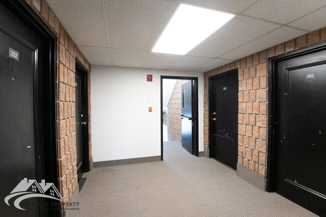 Building Photo - 388 Park Ave E