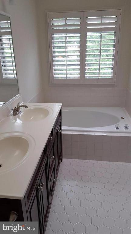 Foto del edificio - 8108 Madrillon Springs Ln