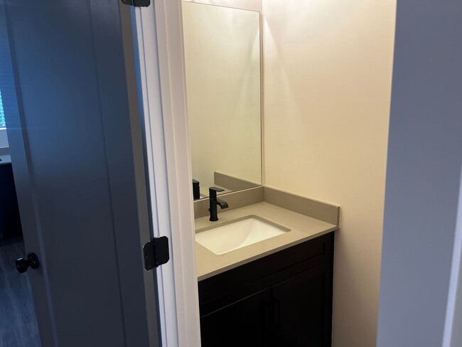 Foto del edificio - GET $1000 OFF THE FIRST MONTHS RENT!!!